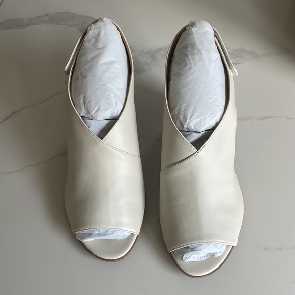 Naturalizer Preston shoes in Alabaster, size 8.5W - Picture 2 of 6